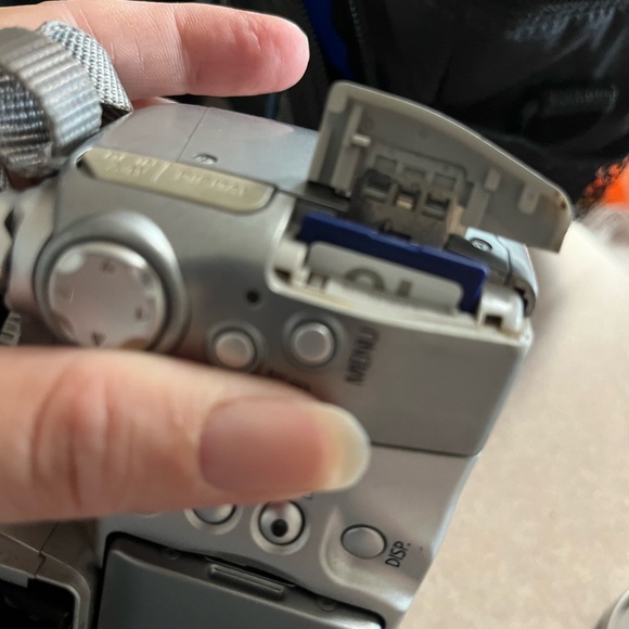 CANON POWERSHOT S2 IS 5.0MP DIGITAL CAMERA - TESTED WORKS Read Description - Picture 7 of 11